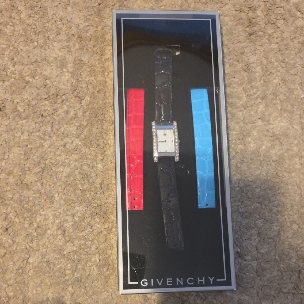 Givenchy Womens 3 Band Watch Set